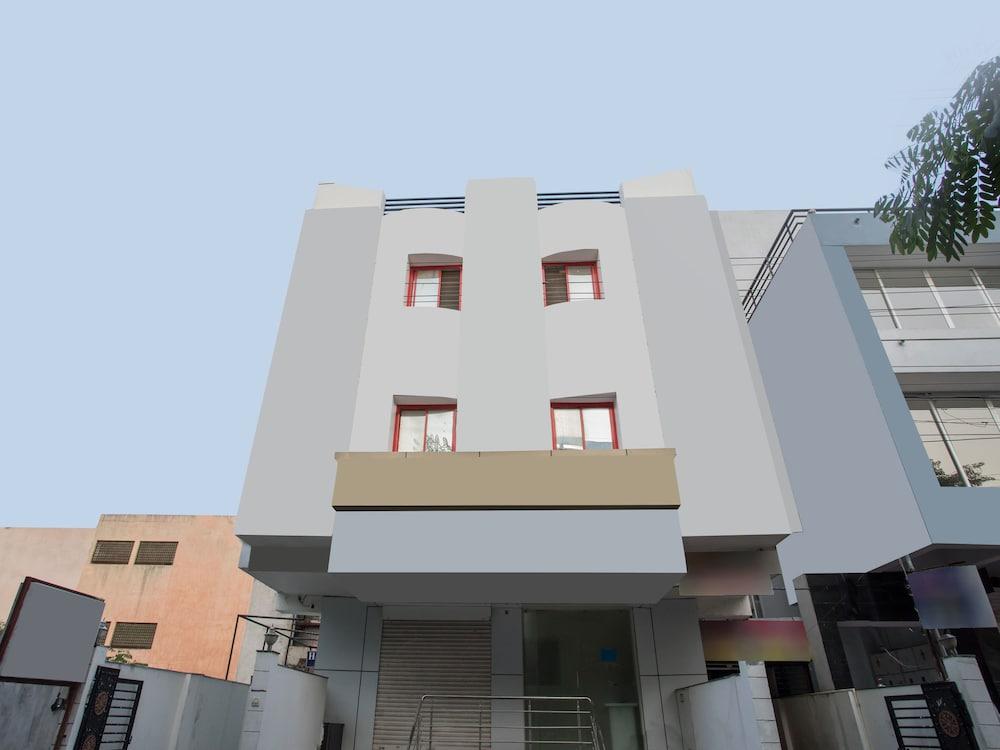 OYO 9903 Hotel Care Residency - Hotel Front