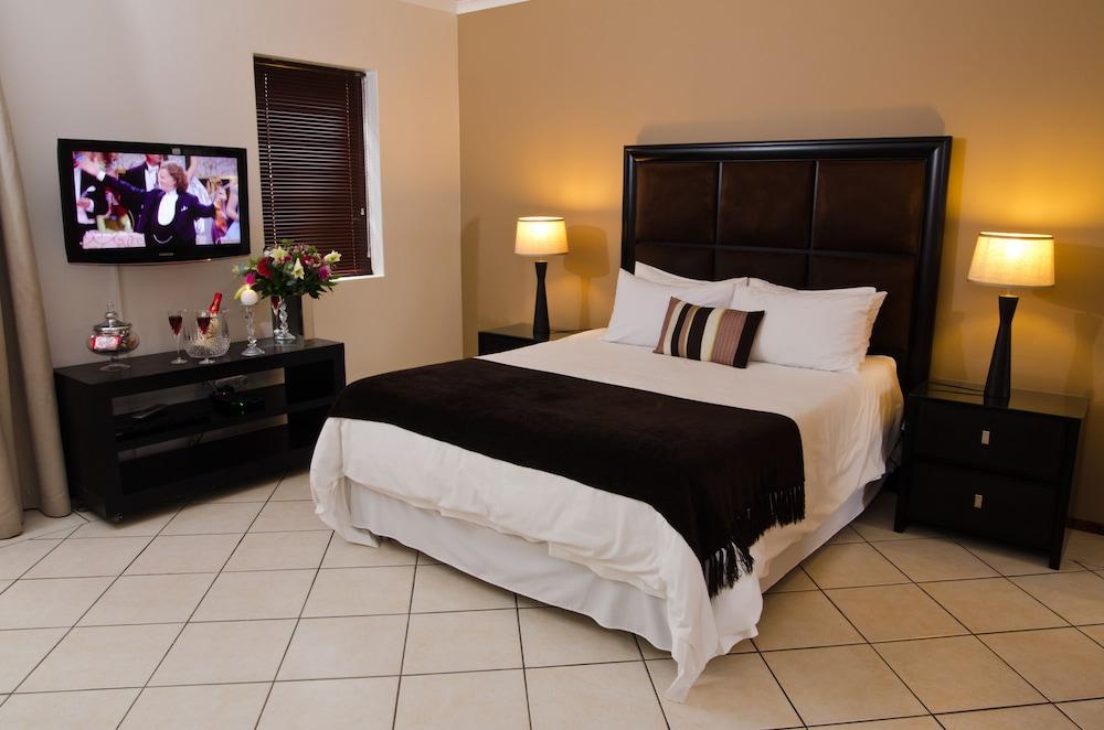 Sandton Times Square Serviced Apartments - Room