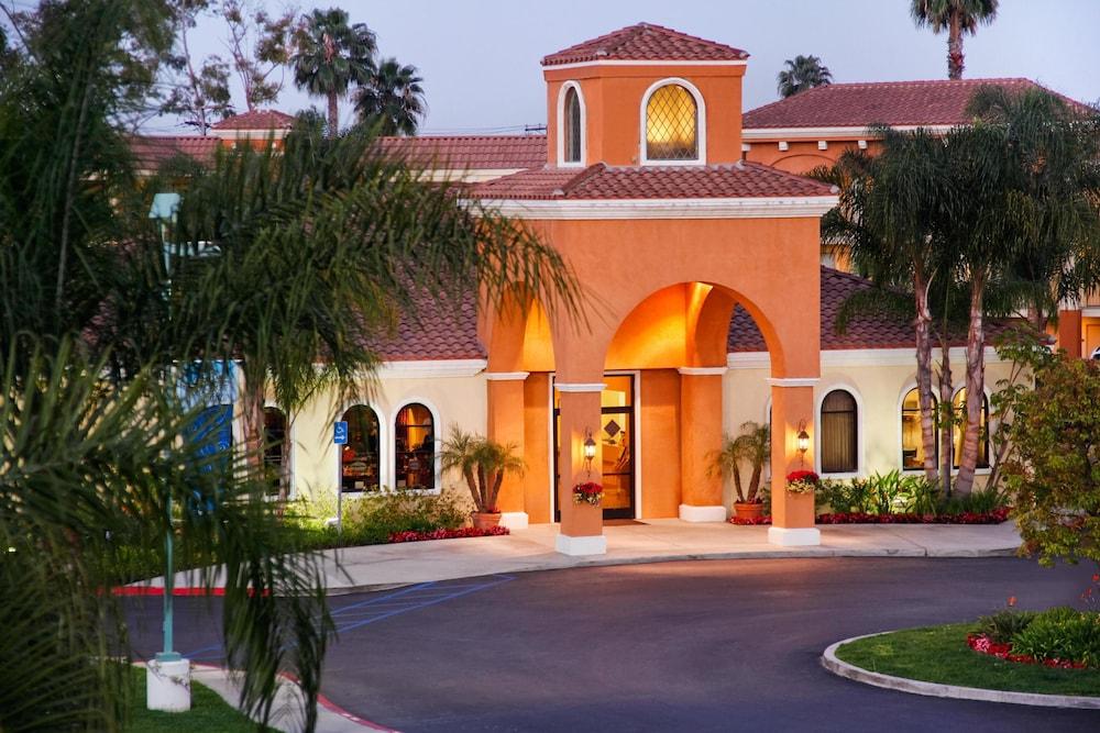 Cortona Inn & Suites Anaheim Resort - Exterior