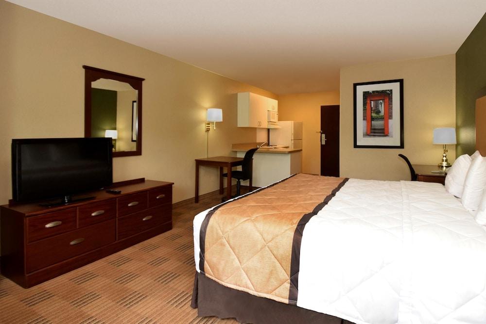 Extended Stay America Suites Raleigh Cary Regency Parkway N - Room