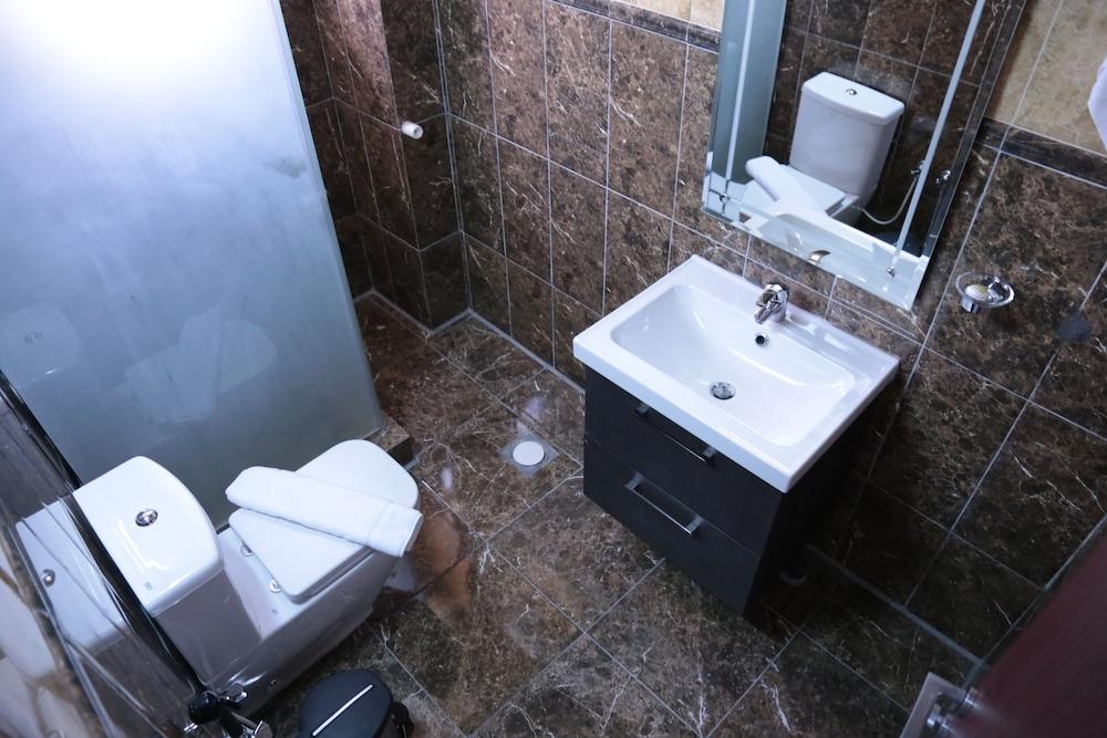 Al Sadarah Hotel Apartments - Bathroom