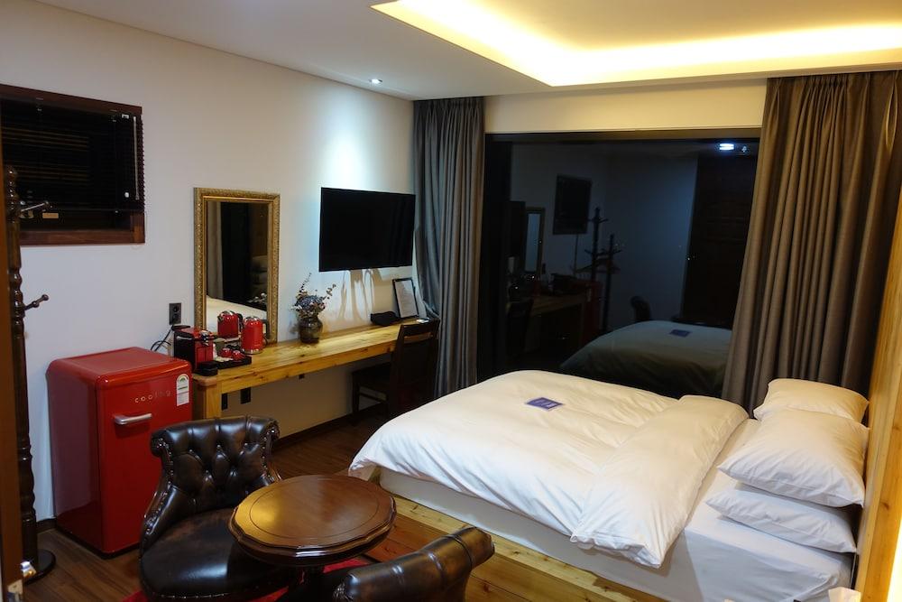 The Jun Pension Jeju - Room