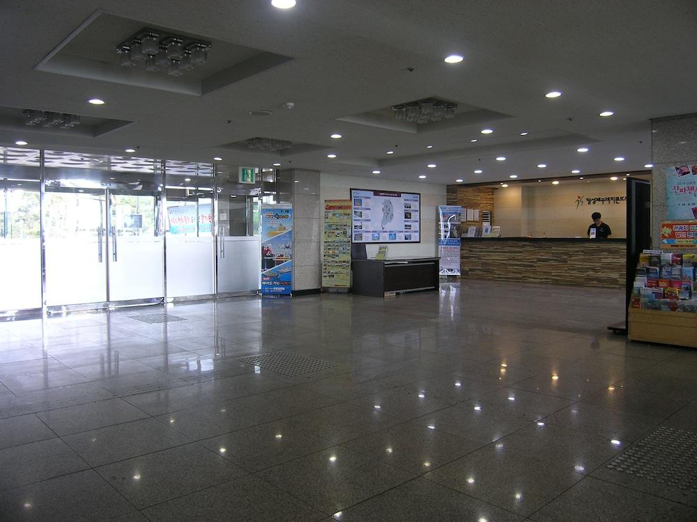 Ilsung Jeju Condo - Interior Entrance
