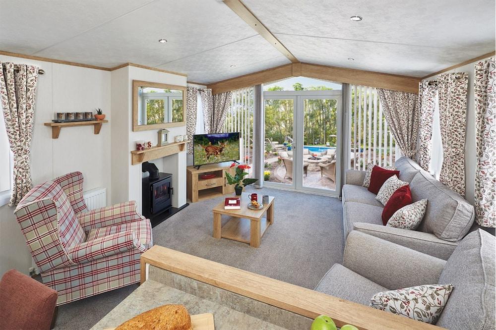 Carnaby 23 3 Bedroom Lodge With Hot tub - Living Room