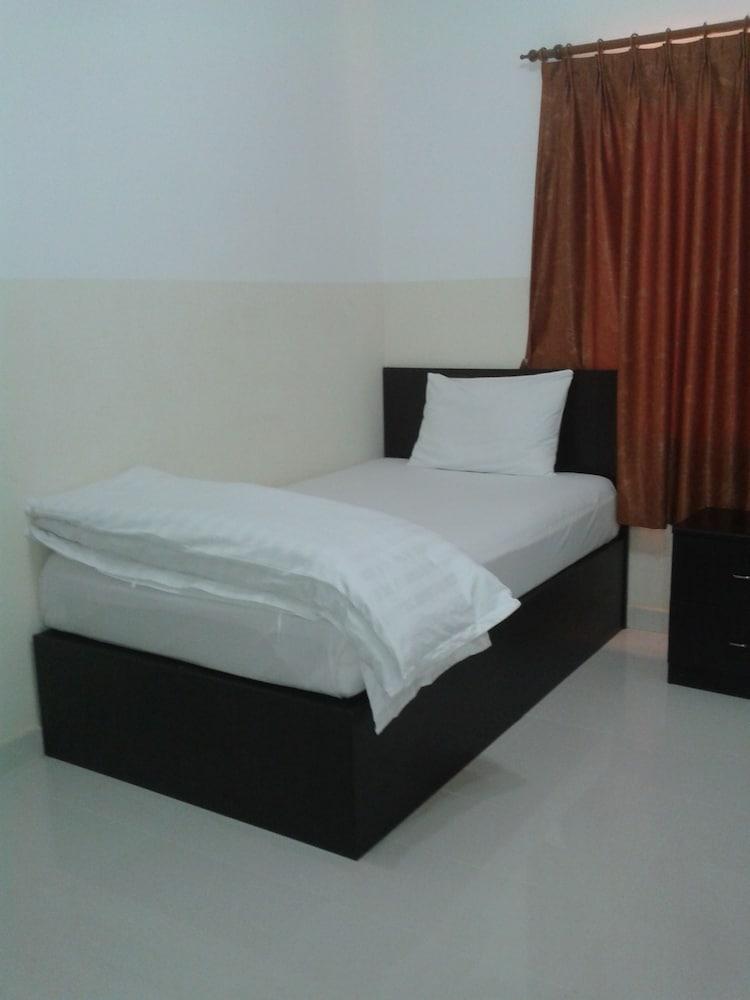 Al Basateen Hotel Apartment - Room