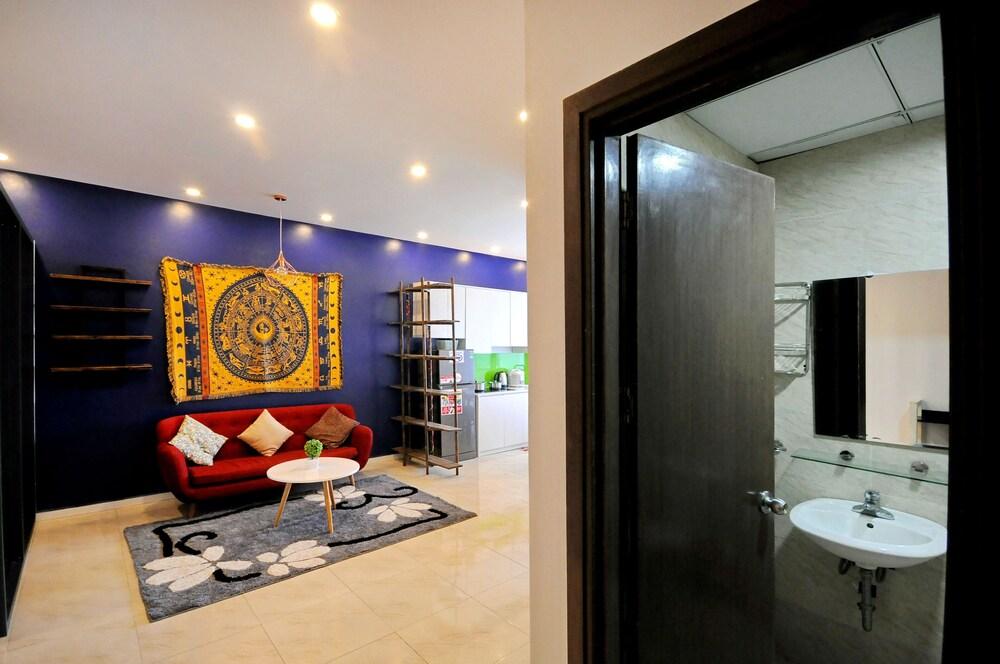 Nha Trang Beachfront Apartments - Bathroom