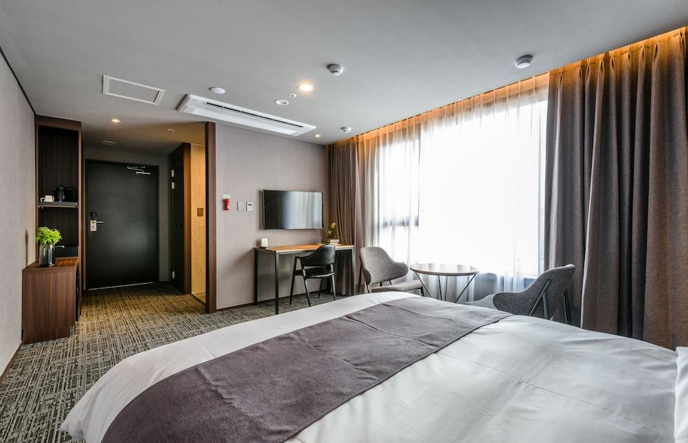 Hotel With Jeju - Room