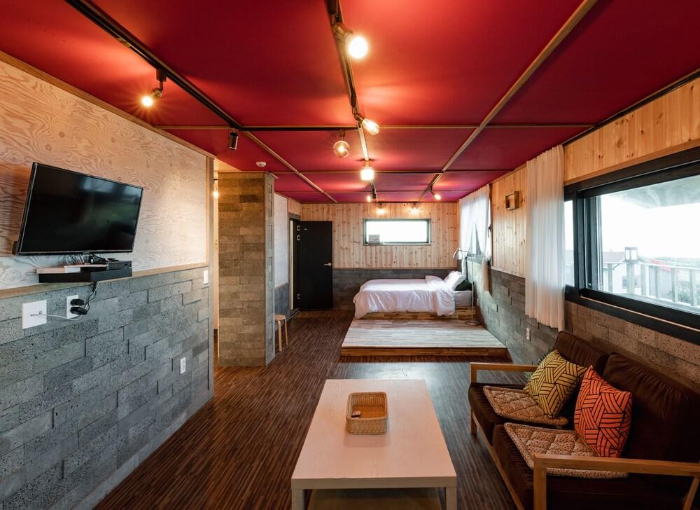 Jeju Cloudy Field House - Room