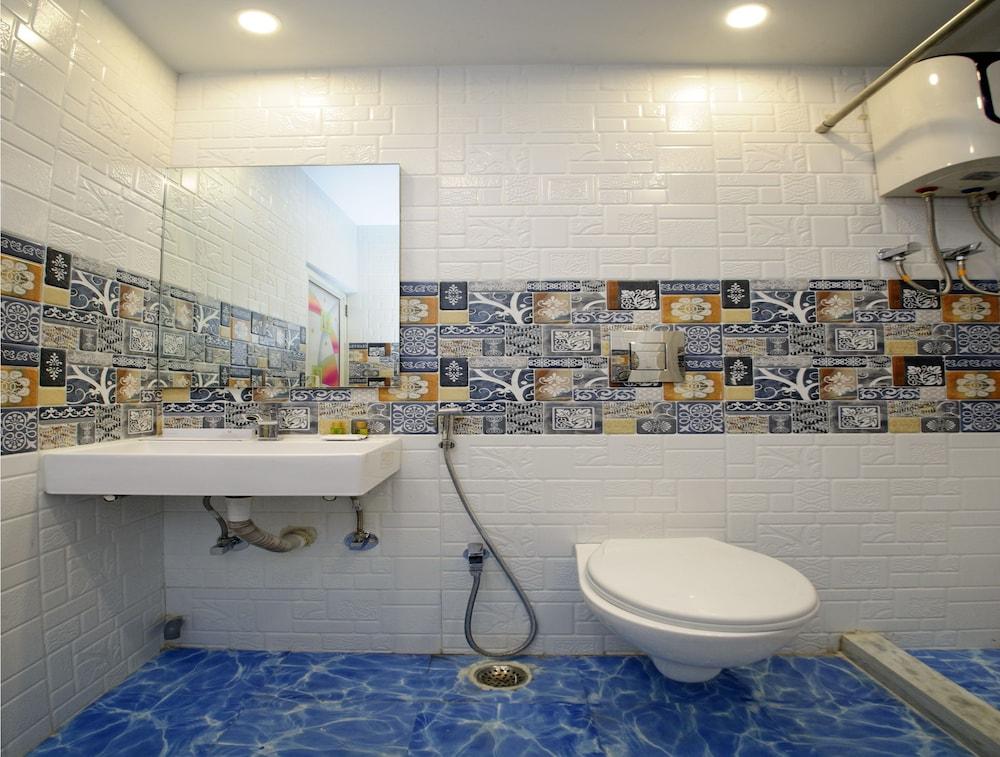 أو واي أو 8565 هوتل جولدن بالاس - Bathroom