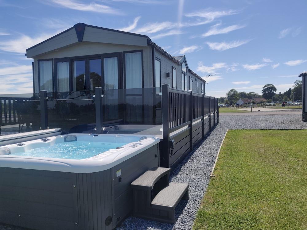 Langton 24 Luxury Lodge With Hot Tub by St Andrews - Featured Image