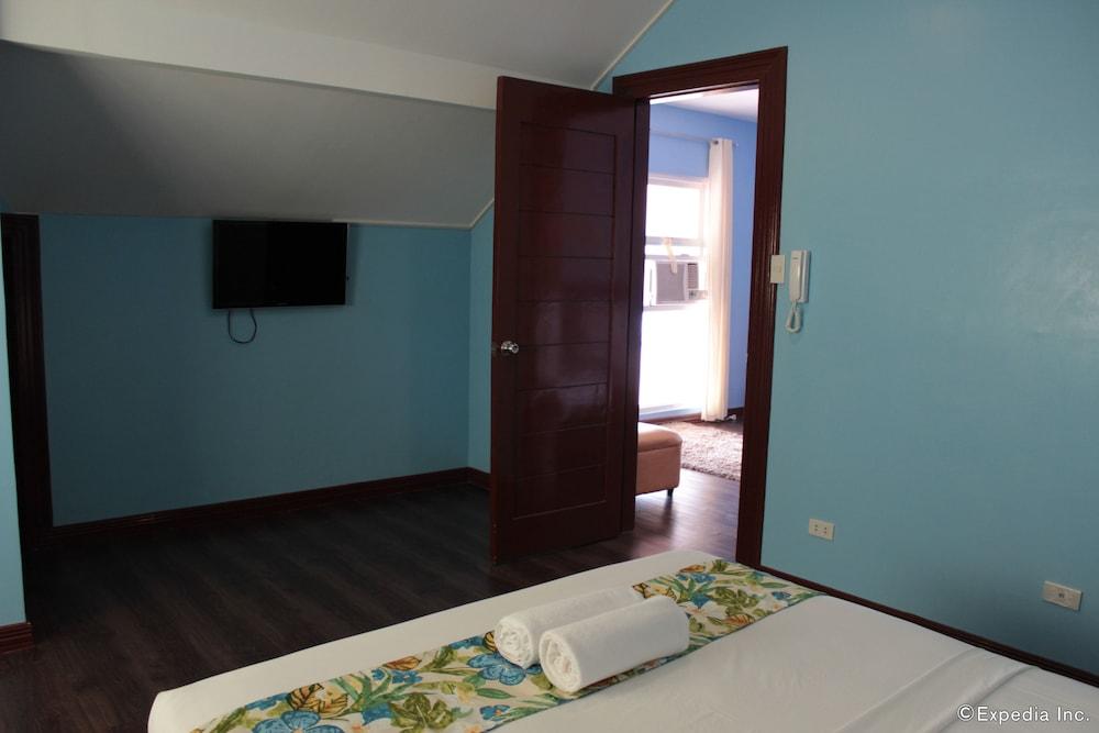 One Averee Bay Hotel - Room