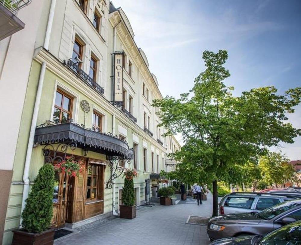Hotel Pod Złotą Różą - Featured Image