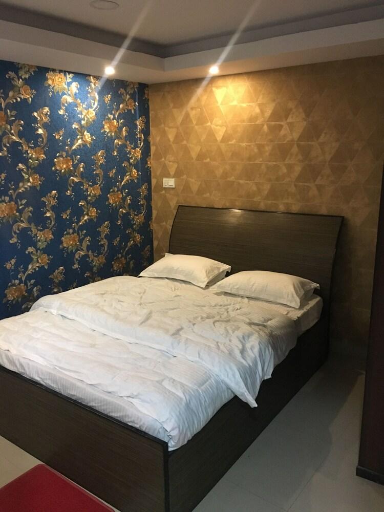 Hotel Ignite - Room