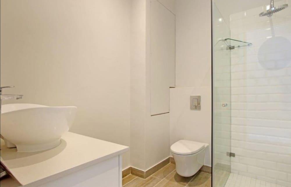 Franschhoek Central Elegance - Bathroom