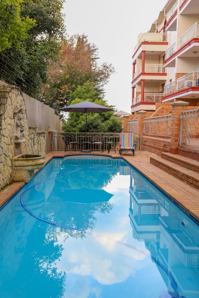 Sandton Times Square Serviced Apartments - Pool