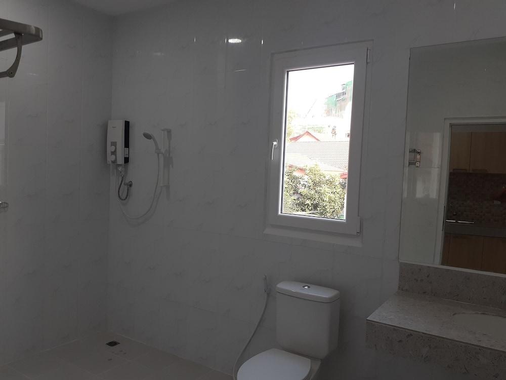 BS Hill Residence-Sihanouk Ville City - Bathroom Shower