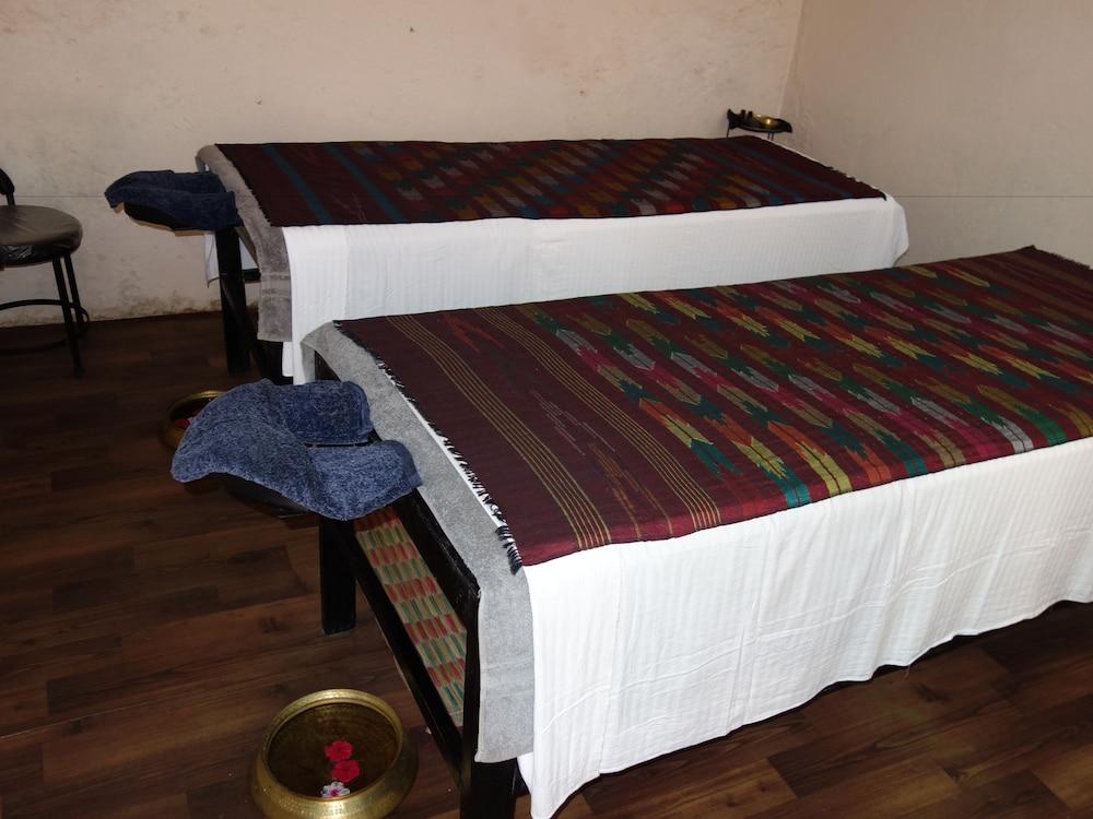 Bodhi Guest House - Massage
