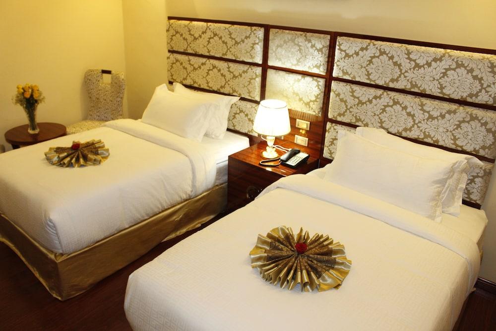 Golden Royal Hotel - Room