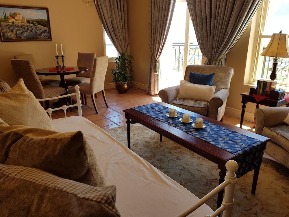 Cabriere d'Afrique Luxury Villa - Living Area