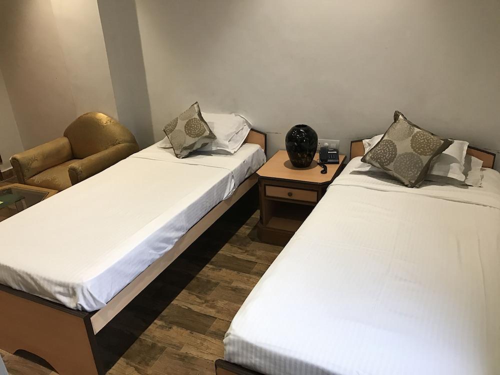 Hotel Swagath - Room