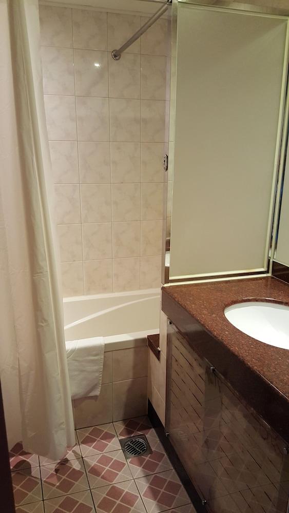 Diamond Hotel - Bathroom