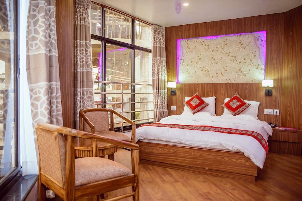 Hotel Maa Laxmi Inn - Featured Image