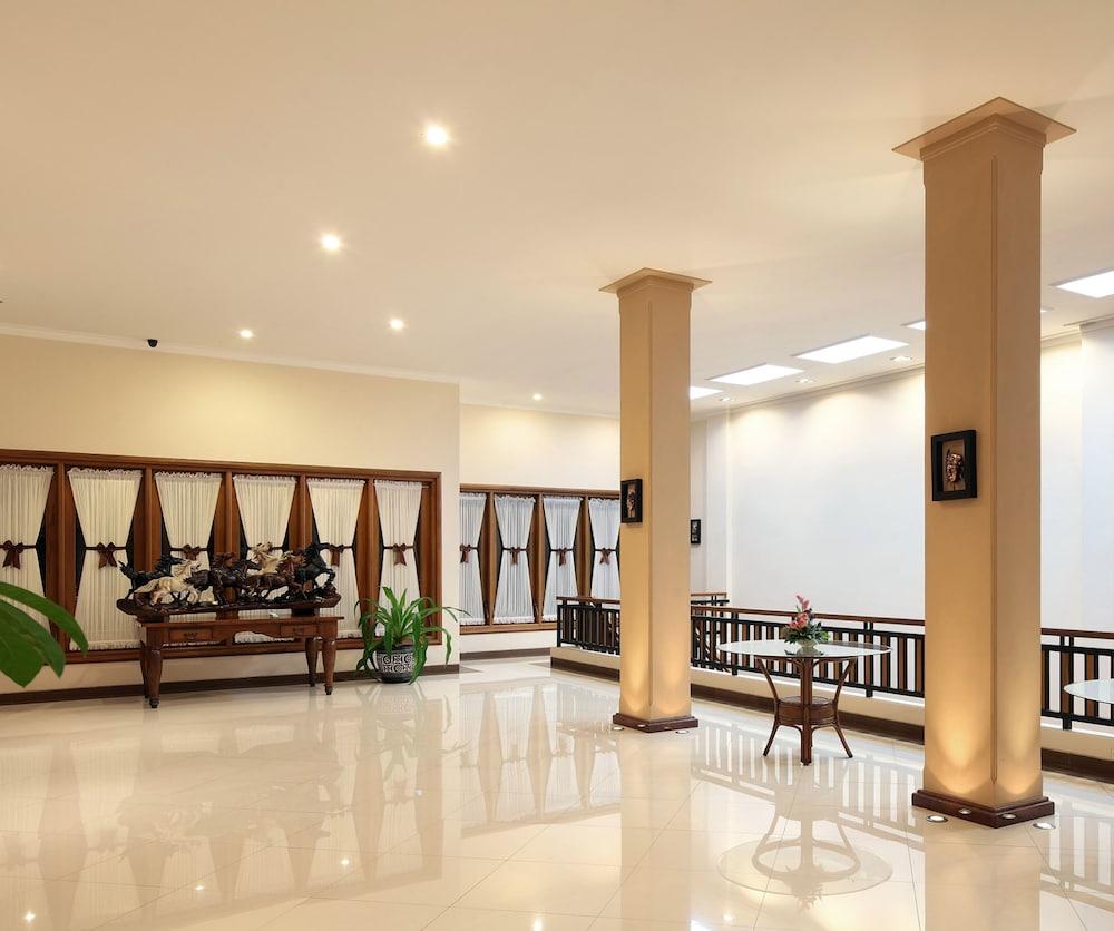 Kertanegara Premium Guest House - Interior Detail
