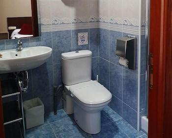 Pensión Alameda - Bathroom Sink