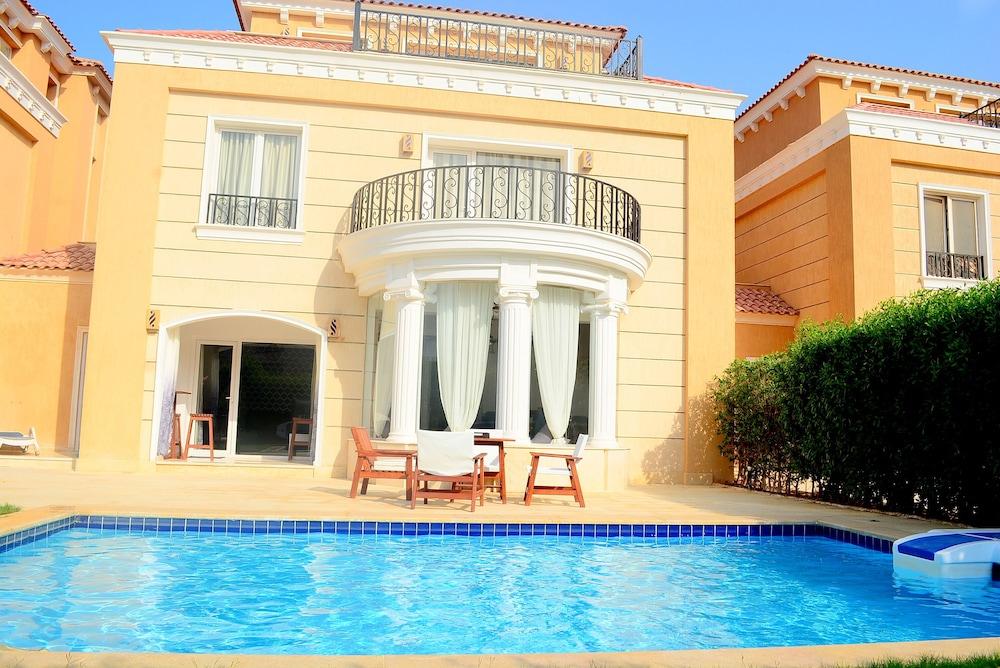 Luxury 15-bed Villa Close to Elgouna See View - Featured Image