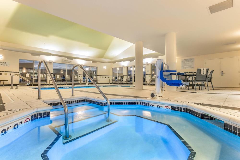 Fairfield Inn & Suites by Marriott Madison East - Pool