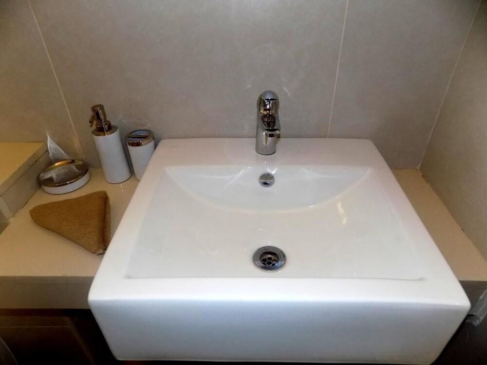 كاسا ميلهور لاكشريس ستاي كاندوليم سي إم 078 - Bathroom Sink
