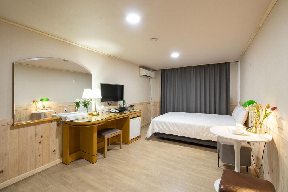 New Jeju Hotel - Room