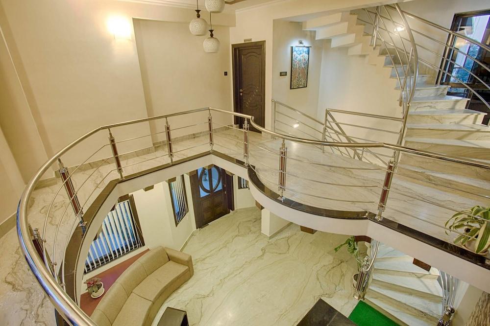 Rinchen Hotel - Staircase