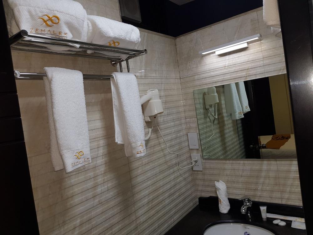 Zemalex Hotel - Bathroom