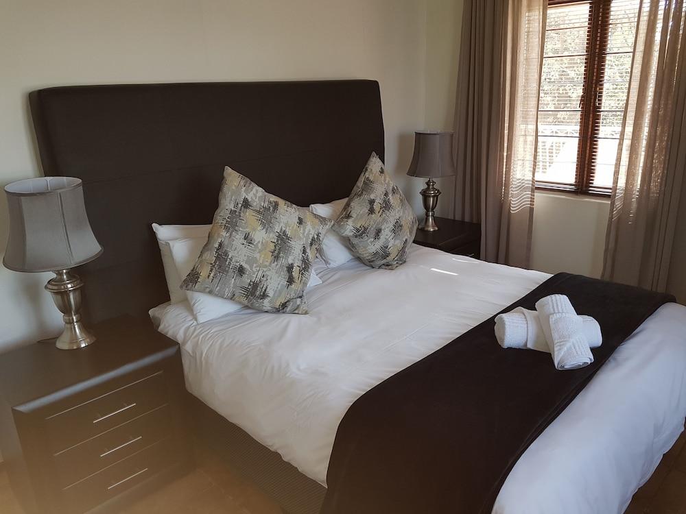Sandton Times Square Serviced Apartments - Room