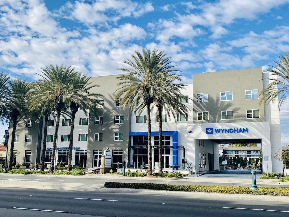 Wyndham Anaheim - Featured Image