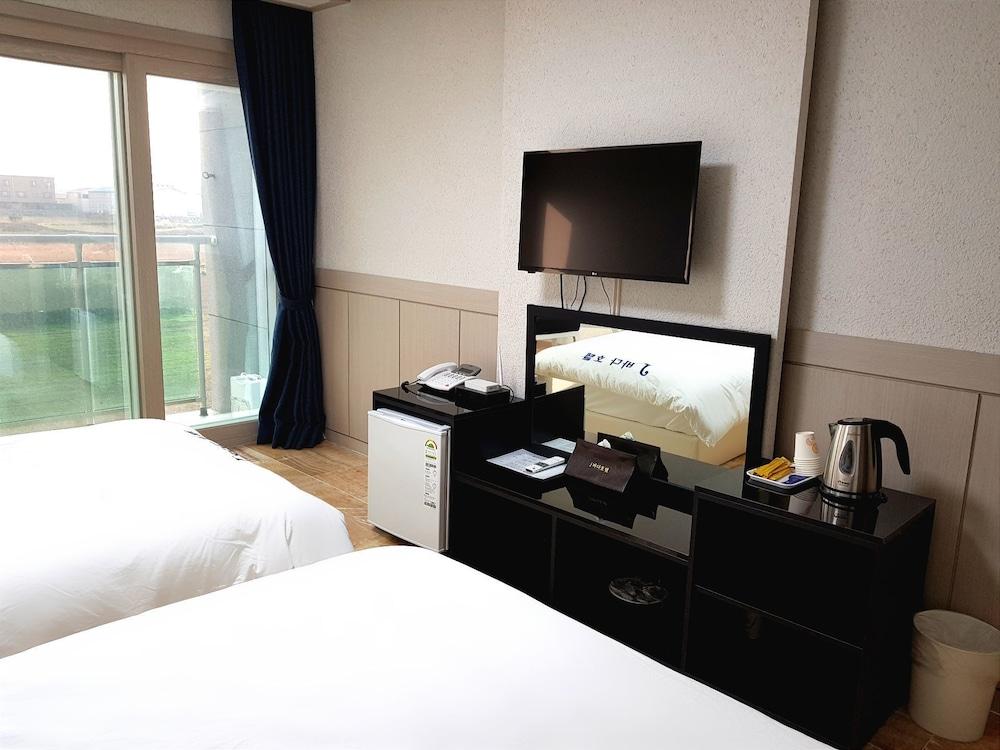 Jeju The Four Hills Hotel - Room