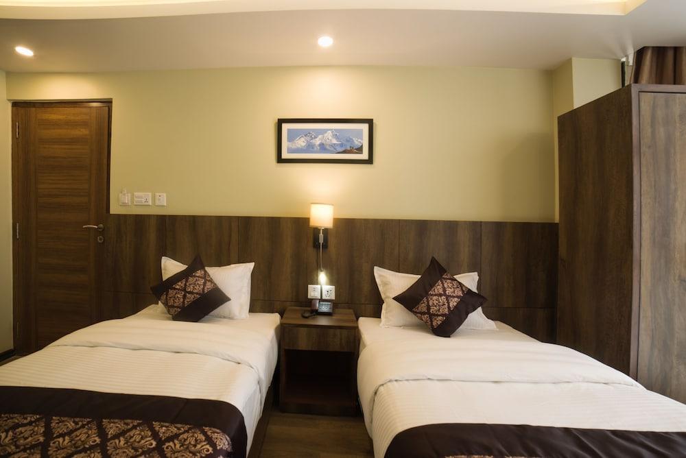 Ganapati Airport Hotel - Room