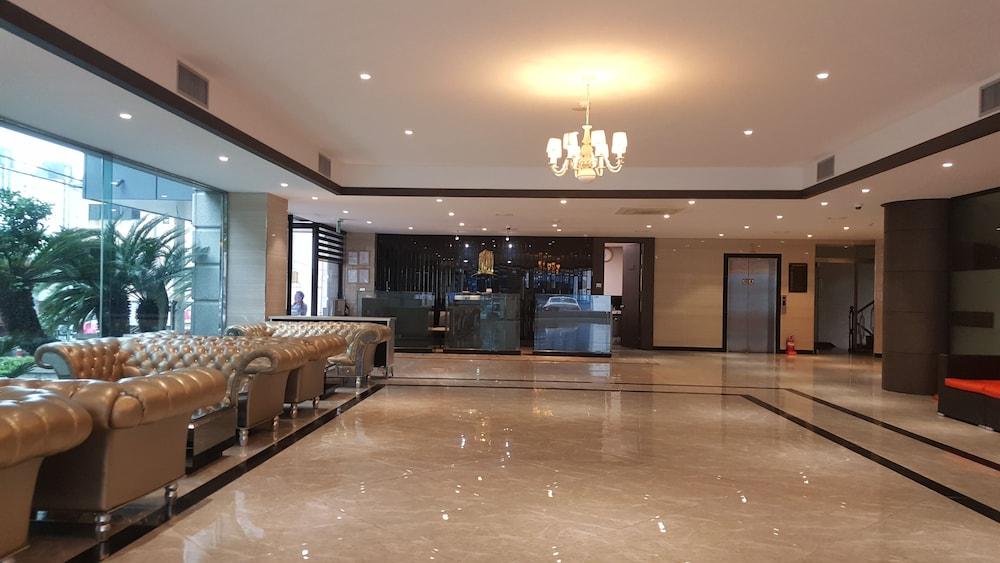 Sunland Hotel - Lobby