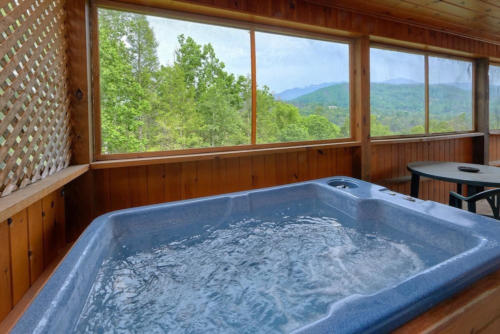 Inspiration Point Holiday home 0 - Indoor Spa Tub