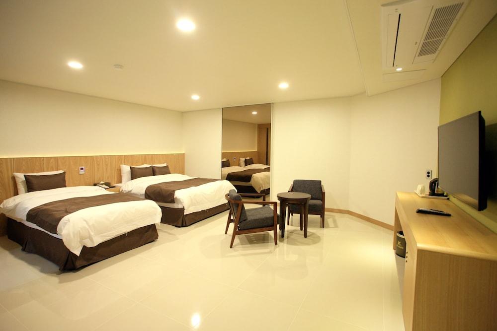 K Tourist Hotel - Room