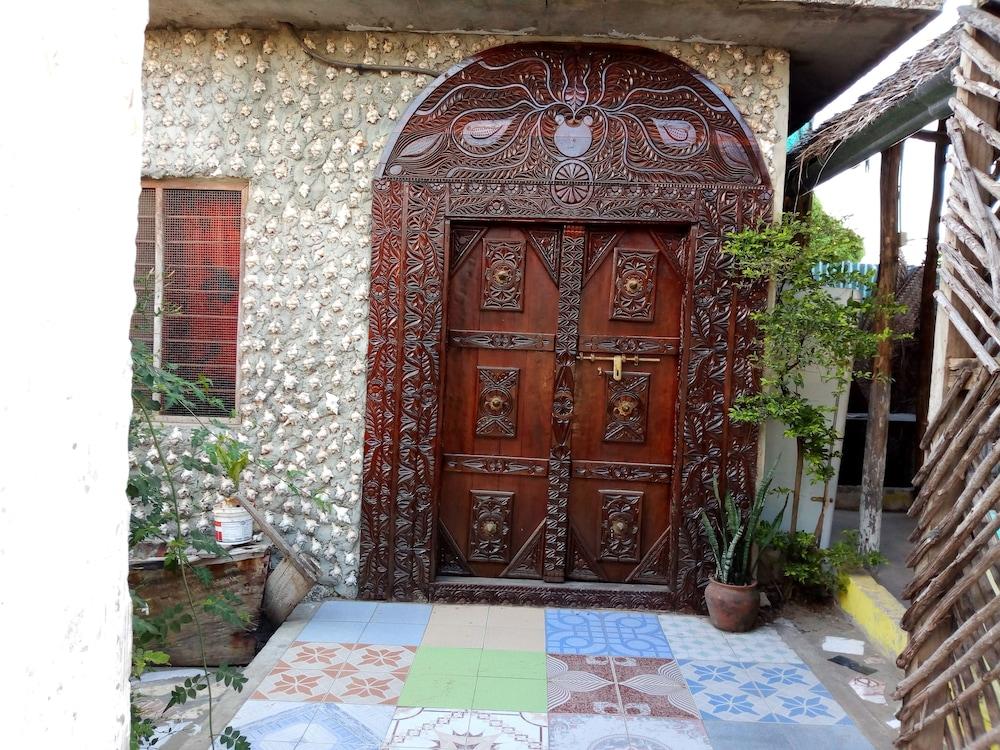 Amira's Roomz Zanzibar - Featured Image