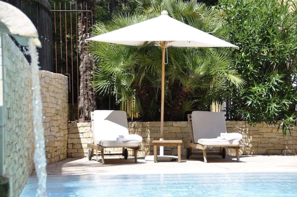 Hôtel Oméga - Outdoor Pool