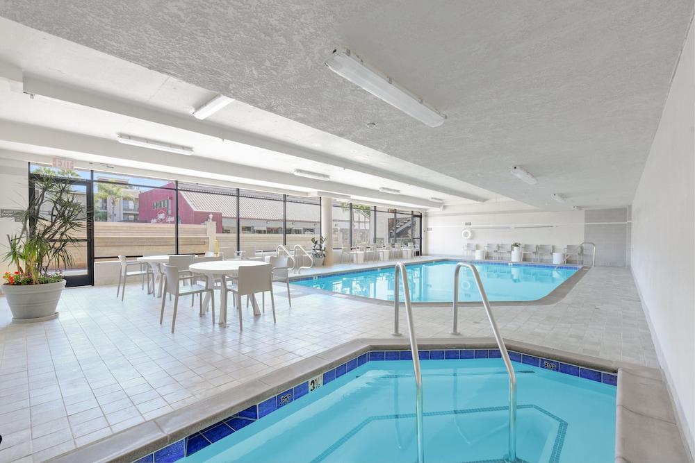 Anaheim Desert Inn and Suites - Indoor Pool
