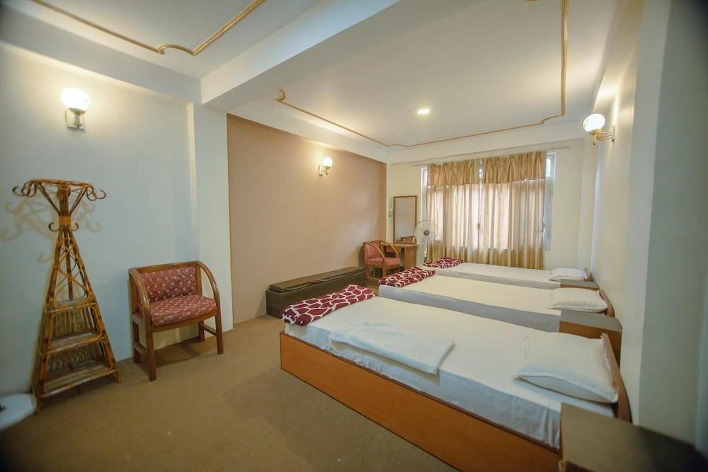 Hotel Triratna - Room