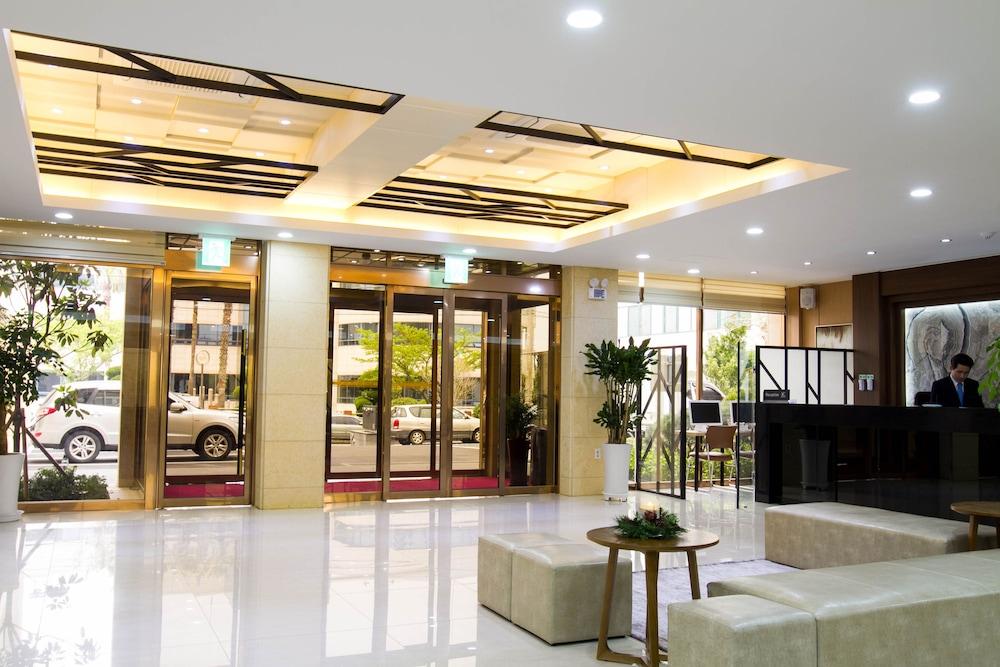 Black Sands Hotel - Lobby Lounge