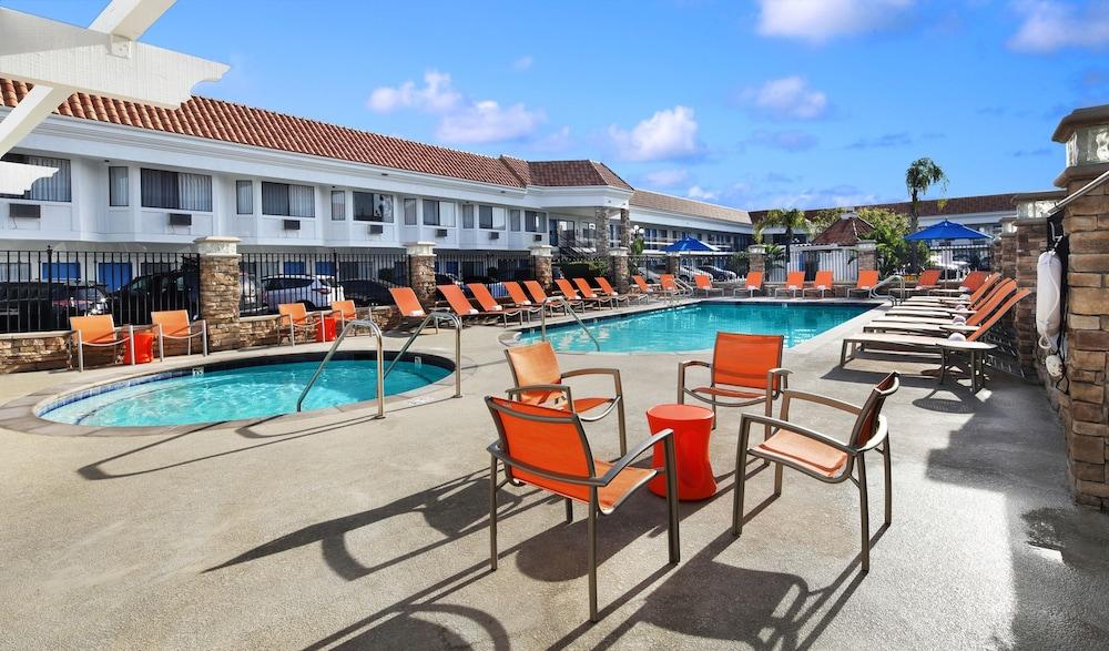 Tropicana Inn and Suites - Outdoor Pool