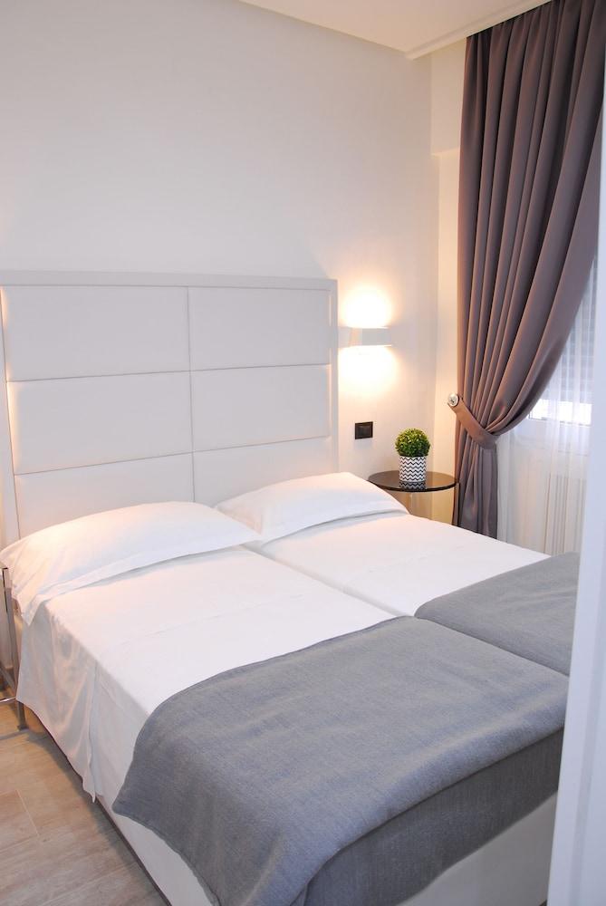 LHP Suite Rapallo - Room