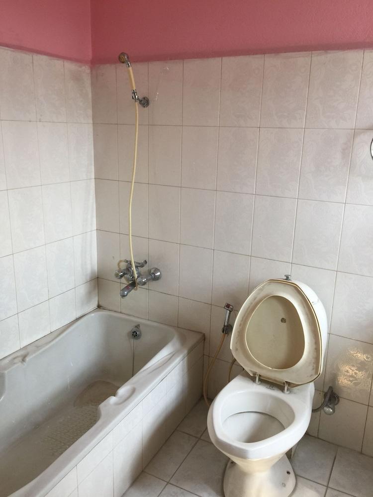 Eco Homestay - Bathroom