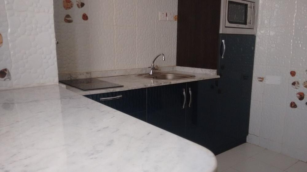 Al Sadarah Hotel Apartments - Private Kitchen